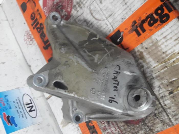 Used Engine mount Volkswagen Crafter 2.0 TDI 16V Price € 15,00 Margin scheme offered by De Witte Boerderij AutoMotive