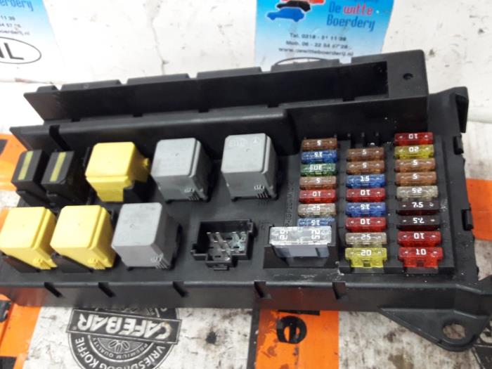Fuse box from a Mercedes-Benz Sprinter 3,5t (906.63) 313 CDI 16V 2011