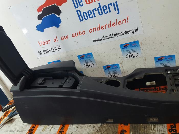 Begagnade Armstöd BMW 5 serie Touring (E61) 535d 24V Pris € 100,00 Marginaltabell erbjuds av De Witte Boerderij AutoMotive