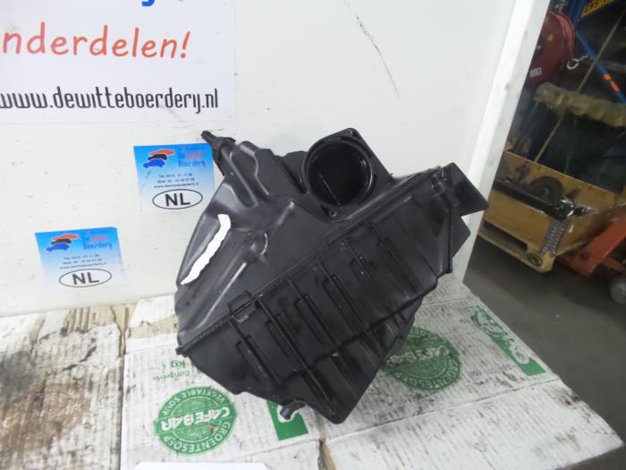 Gebrauchte Luftfiltergehäuse Renault Grand Scénic III (JZ) 1.5 dCi 110 Preis € 75,00 Margenregelung angeboten von De Witte Boerderij AutoMotive
