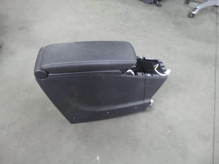 Begagnade Armstöd Renault Grand Scénic III (JZ) 1.5 dCi 110 Pris € 150,00 Marginaltabell erbjuds av De Witte Boerderij AutoMotive