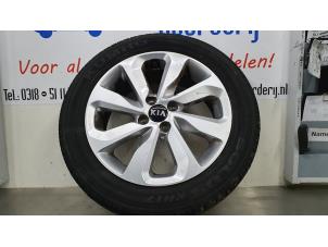 Gebrauchte Felge + Reifen Kia Rio III (UB) 1.2 CVVT 16V Preis € 100,00 Margenregelung angeboten von De Witte Boerderij B.V.