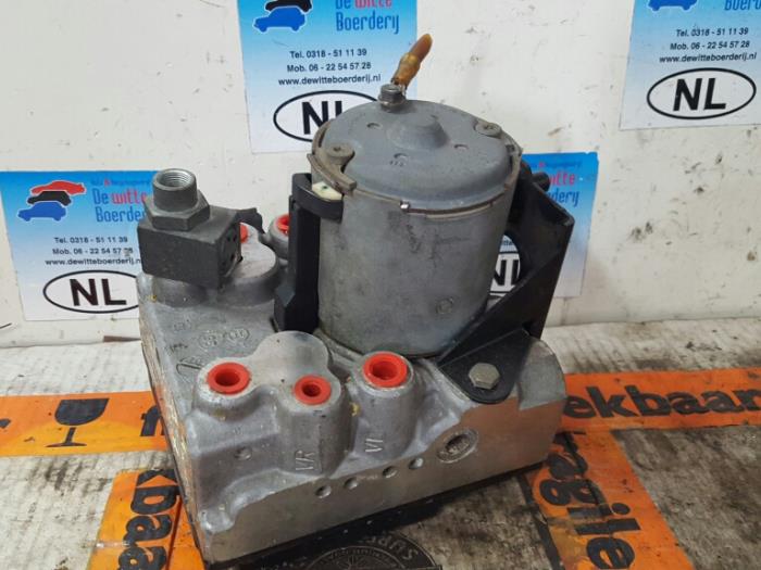 Begagnade ABS-pump BMW 5 serie (E39) 540i 32V Pris € 150,00 Marginaltabell erbjuds av De Witte Boerderij AutoMotive