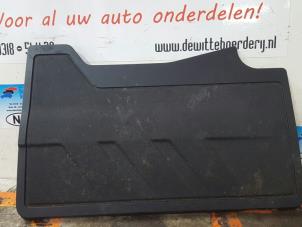 Używane Plyta ochronna silnika Citroen C4 Cactus (0B/0P) Cena € 50,00 Procedura marży oferowane przez De Witte Boerderij B.V.