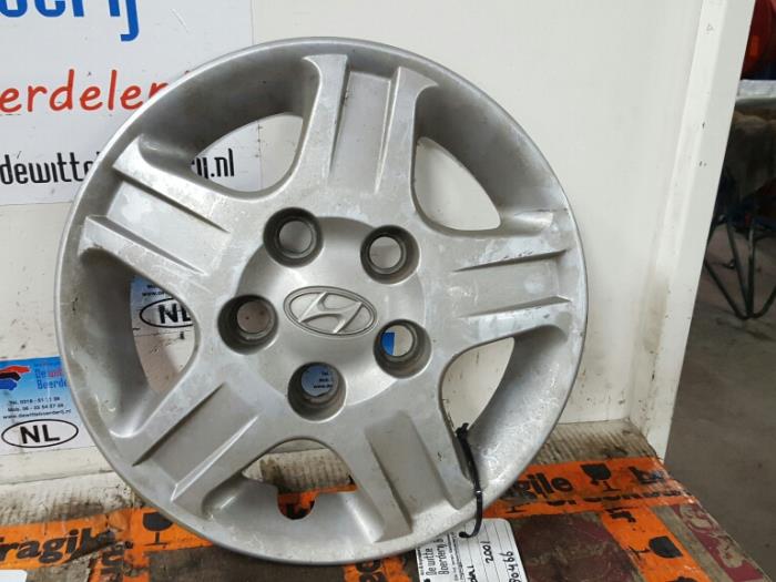 Wheel cover (spare) from a Hyundai H-1/Starex Travel 2.5 TD 2001