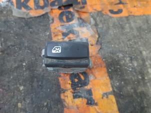 Used Central locking switch Renault Scenic Price € 5,00 Margin scheme offered by De Witte Boerderij B.V.