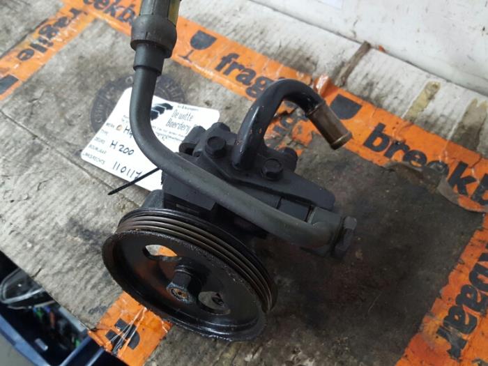 Used Power steering pump Hyundai H-1/Starex Travel 2.5 TCI Price € 50,00 Margin scheme offered by De Witte Boerderij AutoMotive