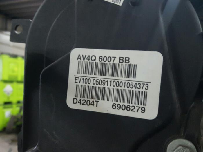 Engine from a Ford Kuga I 2.0 TDCi 16V 140 4x4 2012
