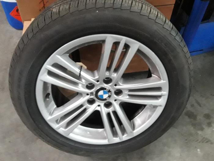 Llanta y neumático de un BMW X3 (F25) xDrive30d 24V 2014