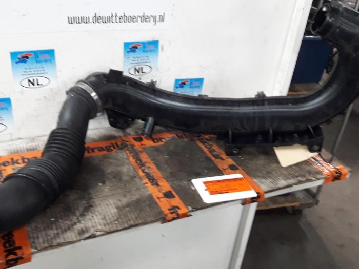 Usagé Tube intercooler Ford Kuga I 2.0 TDCi 16V 140 4x4 Prix € 35,00 Règlement à la marge proposé par De Witte Boerderij AutoMotive