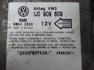 Usados Módulo de Airbag Volkswagen Golf IV (1J1) 1.6 Precio € 25,00 Norma de margen ofrecido por De Witte Boerderij B.V.