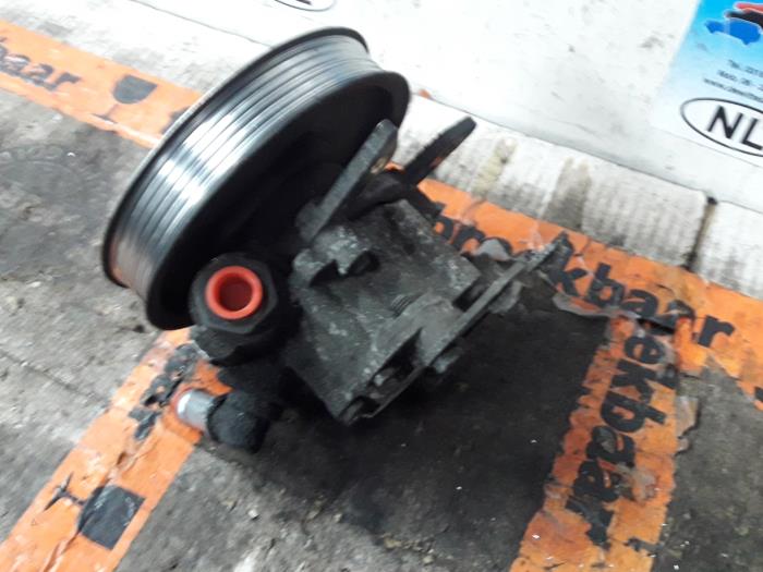 Usagé Pompe de direction BMW 3 serie (E36/4) 316i Prix € 50,00 Règlement à la marge proposé par De Witte Boerderij AutoMotive