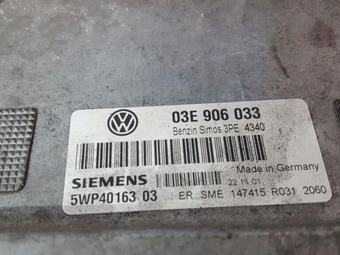 Steuergerät Motormanagement van een Volkswagen Polo IV (9N1/2/3) 1.2 12V 2001