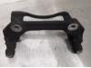 Front brake calliperholder, right from a Renault Trafic (1FL/2FL/3FL/4FL), 2014 1.6 dCi Twin Turbo, Delivery, Diesel, 1.598cc, 89kW, FWD, R9M413; R9MH4, 2016-09 2016