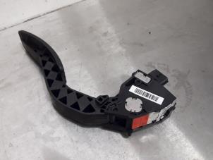 Used Throttle pedal position sensor Renault Trafic (1FL/2FL/3FL/4FL) 1.6 dCi Twin Turbo Price € 15,00 Margin scheme offered by De Witte Boerderij B.V.