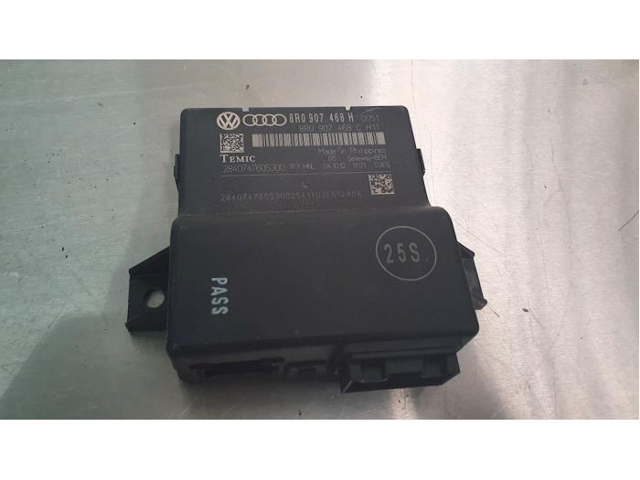 Gateway module Audi A4 8R0907468H TEMIC
