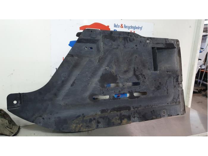 Center under tray cover