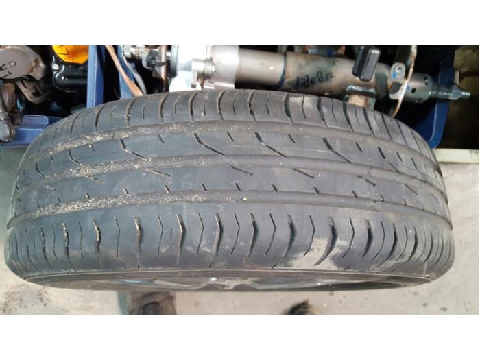 Wheel + tyre from a Suzuki Swift (ZA/ZC/ZD1/2/3/9) 1.3 VVT 16V 2007