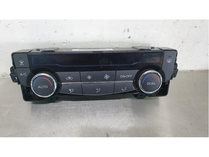 Używane Panel climatronic Nissan X-Trail (T32) 1.6 DIG-T 16V Cena € 75,00 Procedura marży oferowane przez De Witte Boerderij AutoMotive