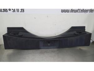Usados Tapizado de cubierta de maletero Nissan X-Trail (T32) 1.6 DIG-T 16V Precio € 32,50 Norma de margen ofrecido por De Witte Boerderij B.V.
