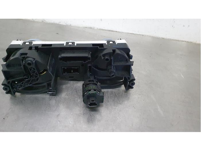 Panel de control de calefacción de un Mitsubishi Colt (Z2/Z3) 1.3 16V 2006