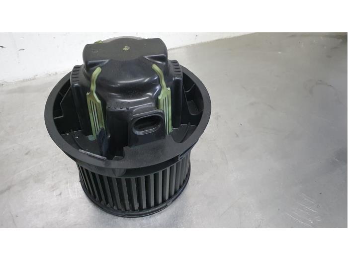 Motor de ventilador de calefactor de un Peugeot 207 2010