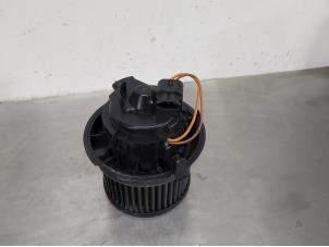 Used Heating and ventilation fan motor Toyota Aygo (B40) 1.0 12V VVT-i Price € 20,00 Margin scheme offered by De Witte Boerderij B.V.