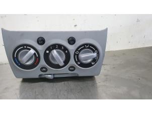 Usados Panel de control de calefacción Suzuki Alto (GF) 1.0 12V Precio € 25,00 Norma de margen ofrecido por De Witte Boerderij B.V.