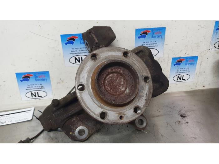 Front wheel hub from a Mercedes-Benz Sprinter 3,5t (906.73) 313 CDI 16V 2013
