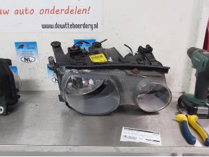 Used Headlight, right BMW 3 serie Compact (E46/5) 316ti 16V Price € 55,00 Margin scheme offered by De Witte Boerderij B.V.