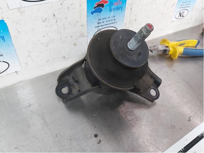 Used Engine mount Hyundai Tucson (JM) 2.0 16V CVVT 4x2 Price € 22,50 Margin scheme offered by De Witte Boerderij AutoMotive