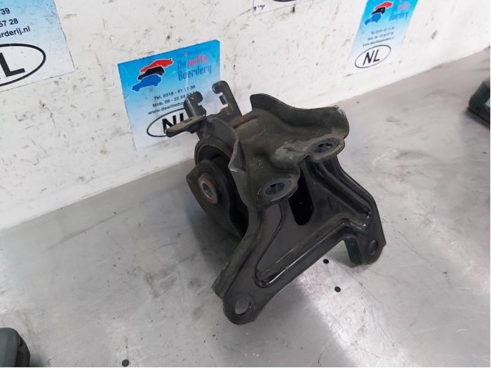 Used Engine mount Hyundai Tucson (JM) 2.0 16V CVVT 4x2 Price € 25,00 Margin scheme offered by De Witte Boerderij AutoMotive