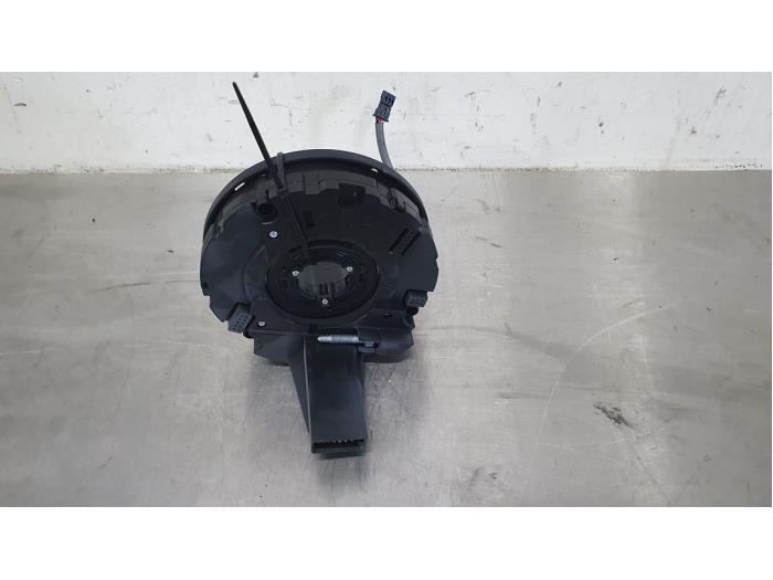 Airbag clock spring from a Mercedes-Benz Sprinter 3t (906.61) 210 CDI 16V 2013