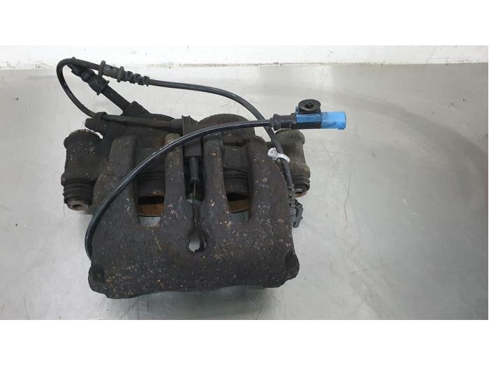 Gebrauchte Bremszange links vorne Mercedes Sprinter 3,5t (906.63) 313 CDI 16V Preis € 50,00 Margenregelung angeboten von De Witte Boerderij AutoMotive