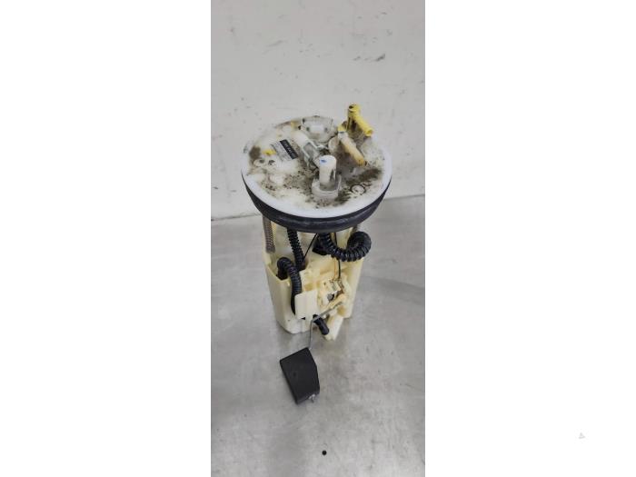 Electric fuel pump from a Honda Jazz (GD/GE2/GE3) 1.3 i-Dsi 2005