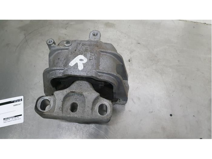 Usagé Engine mount Volkswagen Golf V (1K1) 1.6 FSI 16V Prix € 15,00 Règlement à la marge proposé par De Witte Boerderij AutoMotive