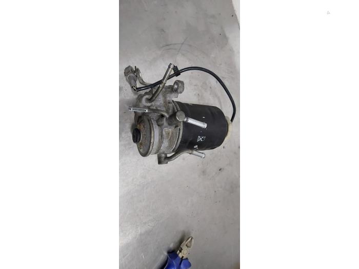 Begagnade Bränslefilterhus Toyota Auris (E15) 2.2 D-CAT 16V Pris € 100,00 Marginaltabell erbjuds av De Witte Boerderij AutoMotive