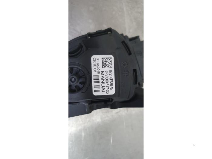 Gaspedalposition Sensor van een Ford Fiesta 6 (JA8) 1.0 EcoBoost 12V 100 2015