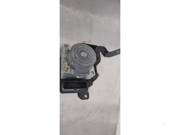 Usagé Bloc ABS Hyundai i10 (B5) 1.0 12V Prix € 35,00 Règlement à la marge proposé par De Witte Boerderij AutoMotive