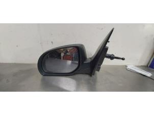 Used Wing mirror, left Hyundai i20 1.2i 16V Price € 40,00 Margin scheme offered by De Witte Boerderij B.V.