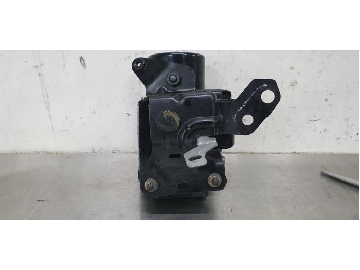 Begagnade ABS-pump Peugeot 407 (6D) 1.8 16V Pris € 75,00 Marginaltabell erbjuds av De Witte Boerderij AutoMotive