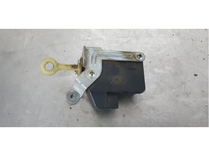 Central locking motor from a Peugeot 107  2010