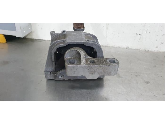 Engine mount from a Audi TT 2008