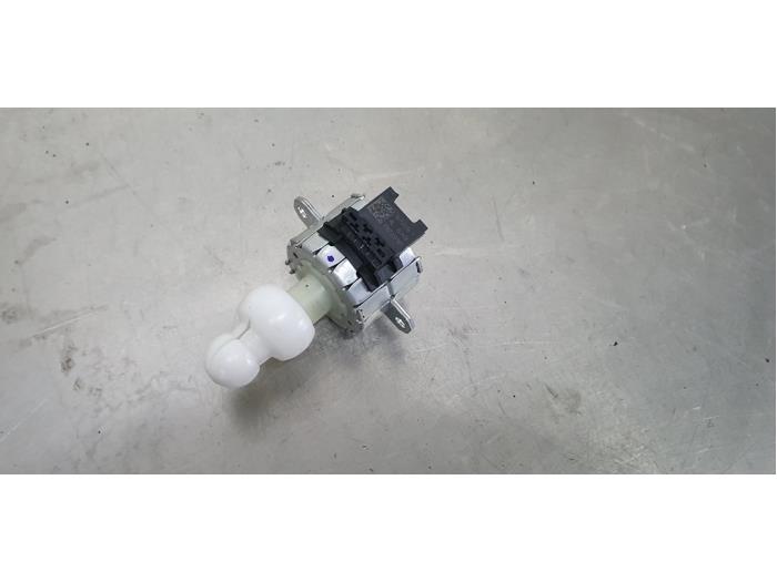 Gebrauchte Scheinwerfermotor BMW X6 (F16) M50d 3.0 24V Preis € 25,00 Margenregelung angeboten von De Witte Boerderij AutoMotive