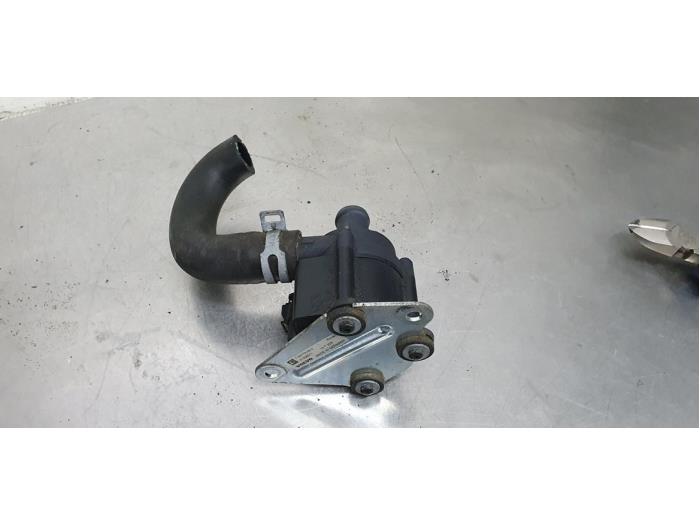 Begagnade Extra vattenpump Volvo V40 (MV) 2.0 D4 16V Pris € 25,00 Marginaltabell erbjuds av De Witte Boerderij AutoMotive