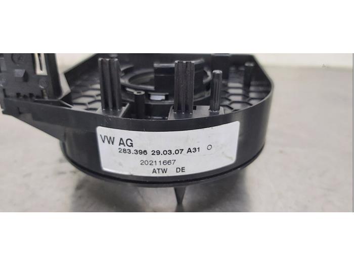 Airbag clock spring from a Volkswagen Polo IV (9N1/2/3) 1.4 TDI 70 2007