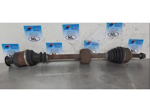 Used Front drive shaft, right Renault Clio II (BB/CB) 1.4 16V Price € 25,00 Margin scheme offered by De Witte Boerderij B.V.