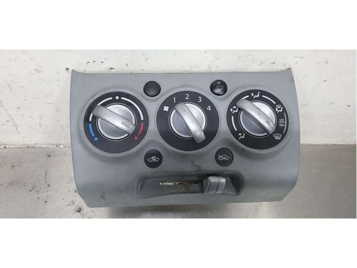 Panel de control de calefacción de un Suzuki Alto (GF) 1.0 12V 2010