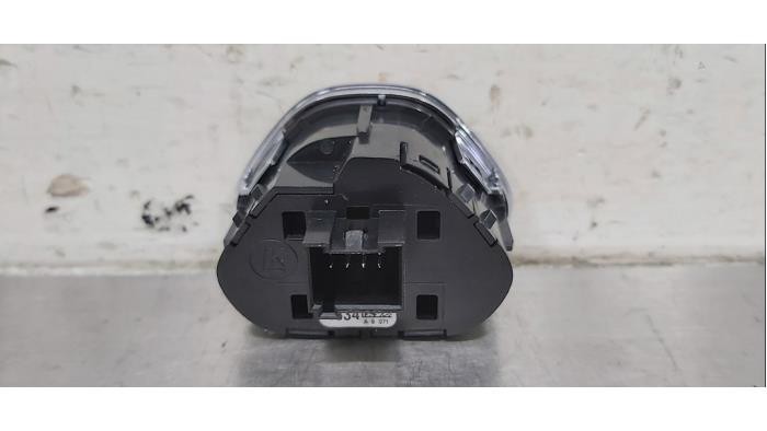 Panikbeleuchtung Schalter van een Opel Corsa E 1.0 SIDI Turbo 12V 2016