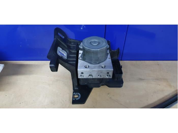 Begagnade ABS-pump Opel Corsa E 1.0 SIDI Turbo 12V Pris € 75,00 Marginaltabell erbjuds av De Witte Boerderij AutoMotive